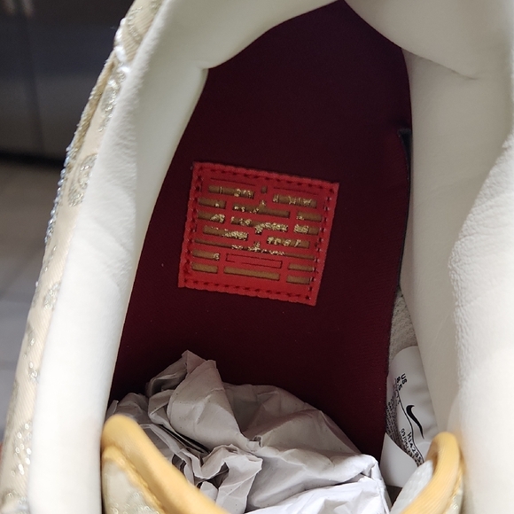 Floral Embroidered Sneakers Nike - Picture 3 of 8